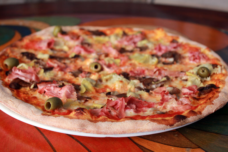 pizzeria lungolago64 | red pizzas